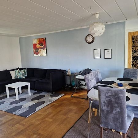Villa Med Egen Parkering. Moejlighet Att Boka Fran 1 Och Upp Till 5 Personer. Еребру Екстер'єр фото