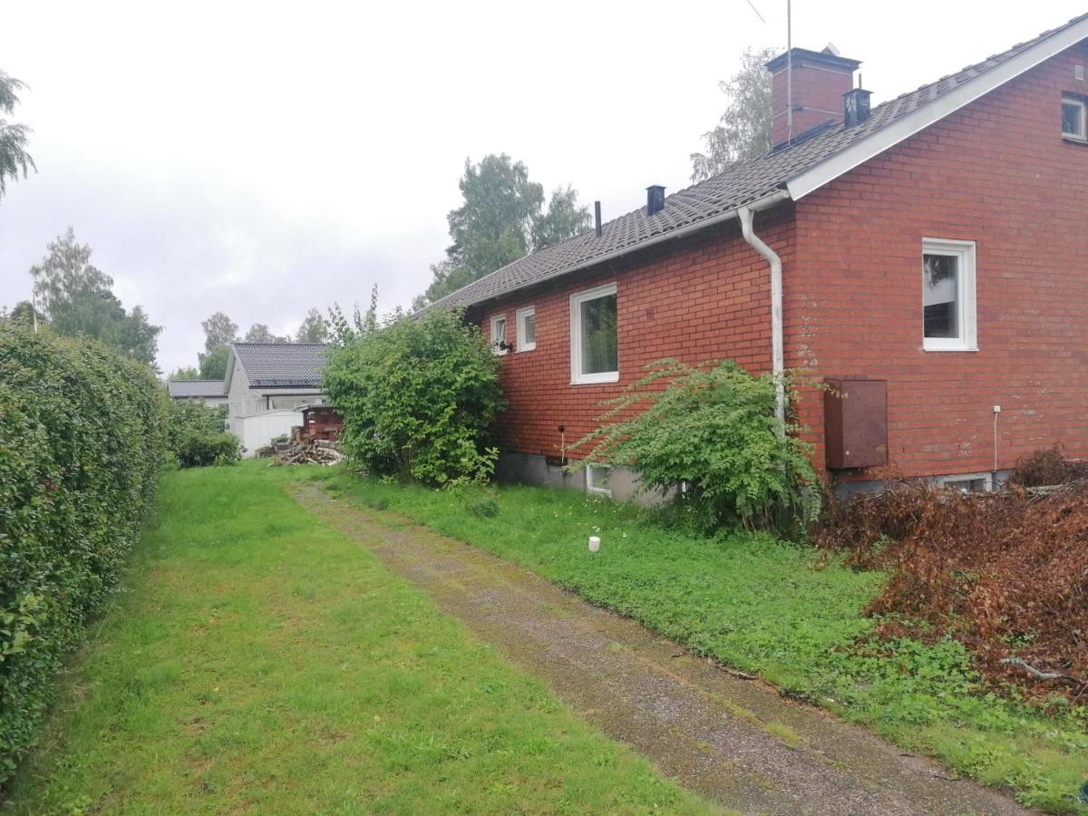 Villa Med Egen Parkering. Moejlighet Att Boka Fran 1 Och Upp Till 5 Personer. Еребру Екстер'єр фото