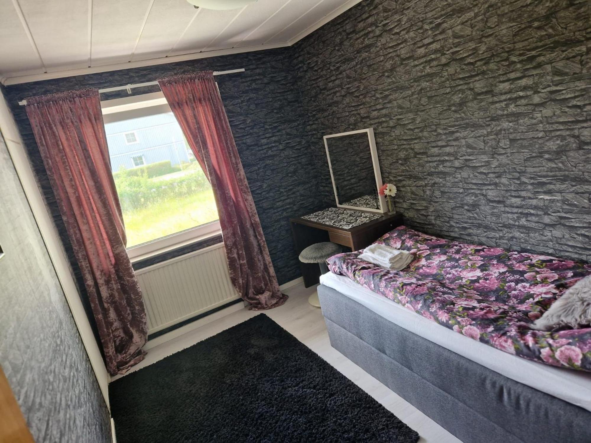 Villa Med Egen Parkering. Moejlighet Att Boka Fran 1 Och Upp Till 5 Personer. Еребру Екстер'єр фото